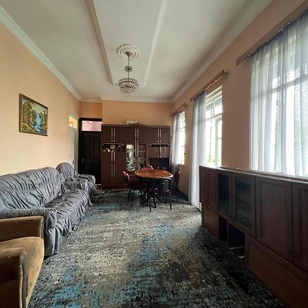 Medea'S Guest House Батуми Екстериор снимка