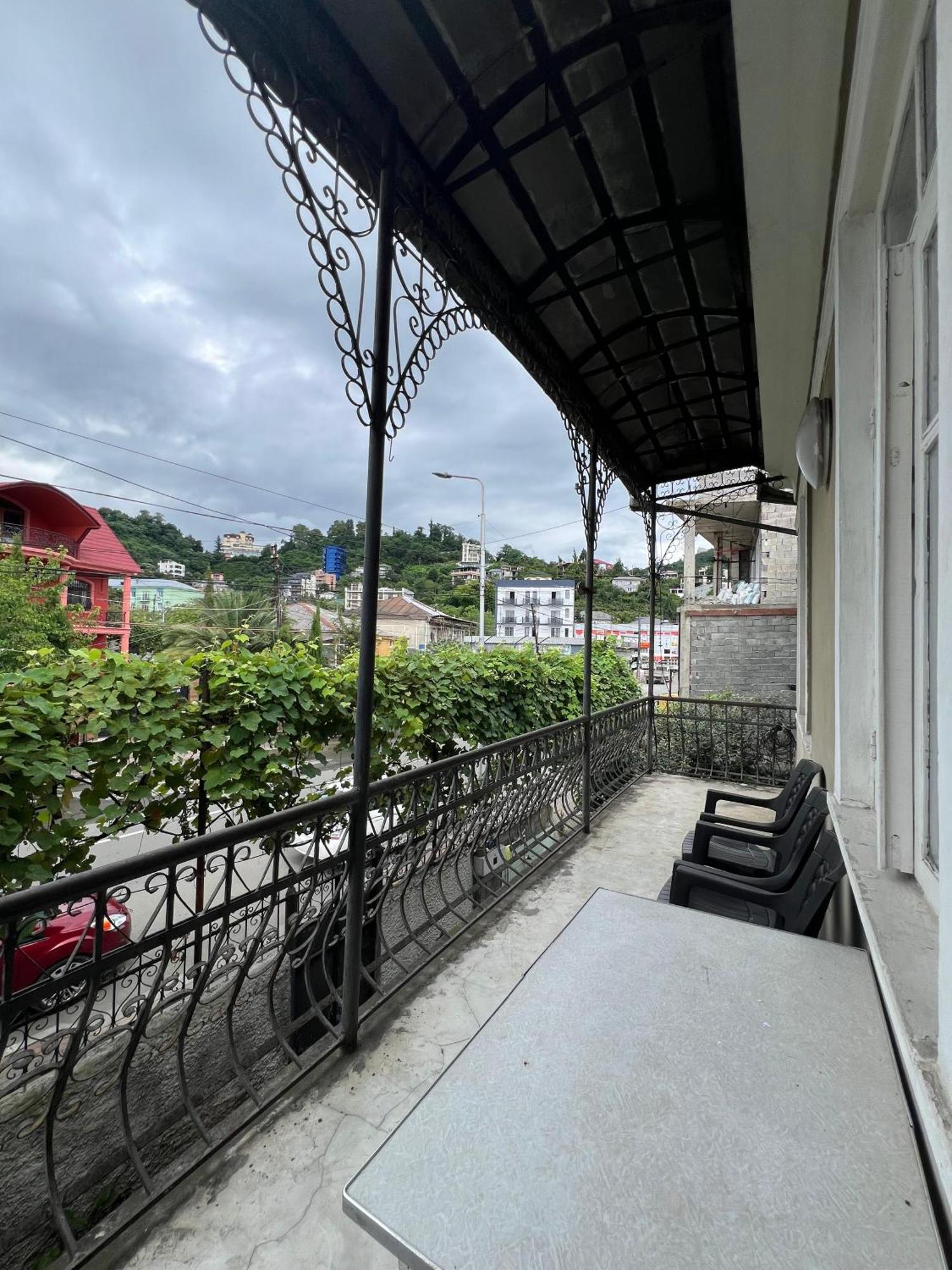 Medea'S Guest House Батуми Екстериор снимка